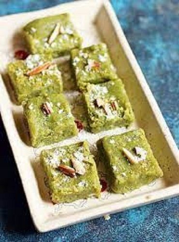  स्वादिष्ट और स्वादिष्ट बिना कृत्रिम रंग के स्वस्थ भारतीय मीठी लौकी बर्फी