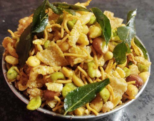 Delicious Mouth Watering Crispy And Crunchy Savory Flavor Mix Namkeen