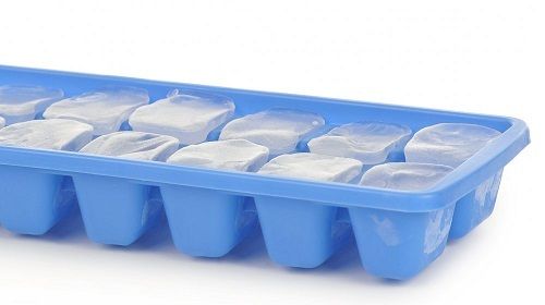 Lightweight And Easy To Use Stackable Easy Release Blue Ice Cube Trays With Lid
