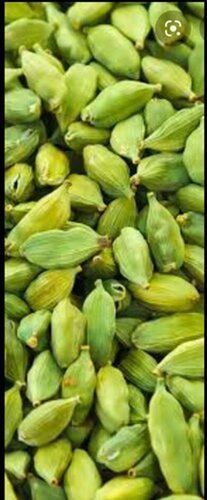 Spices And Flavorful Spindle Shaped Dried And Fresh Natural Green Cardamom 