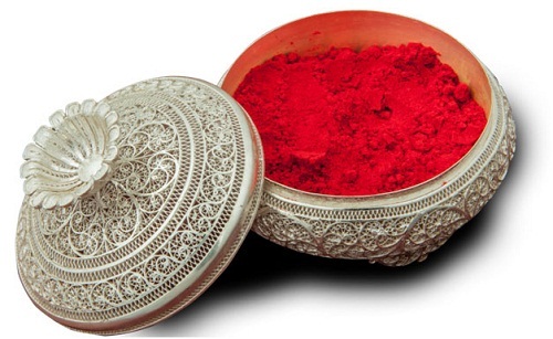 Round Skin Friendly Natural And Hygienic Red Kumkum Roil Powder Used In Multipurpose at Best Price in Noida | Gouri Cosmetic Center