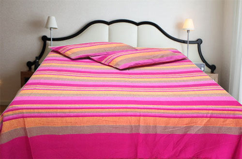 Beautiful Lightweight And Comfortable Skin Friendly Pink Printed Cotton Bed Sheet