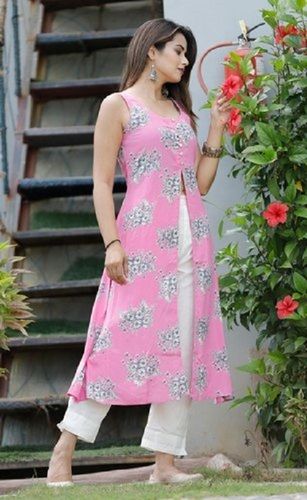 Beautiful And Elegant Ladies Pink Cotton Digital Printed Handloom Kurti