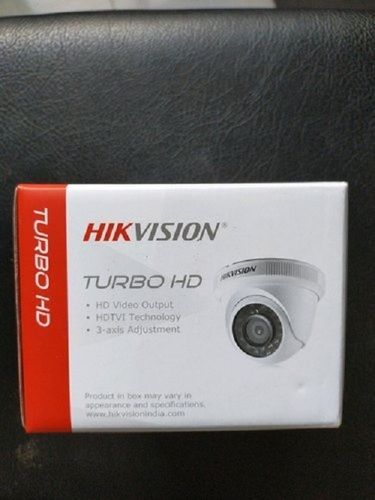  3 एक्सिस एडजस्टमेंट के साथ इनडोर उपयोग के लिए हिकविजन टर्बो एचडी 2 एमपी व्हाइट सीसीटीवी कैमरा