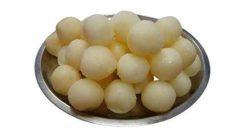 Round Shape Sweet And Tasty White Rasgulla Fat 2.8 Gram Protein 2.3 Gram Grade: Food Grade