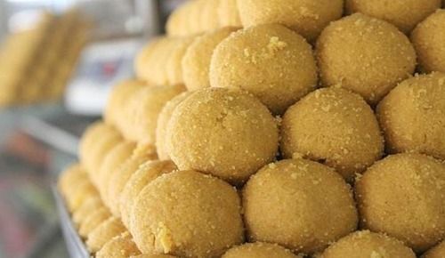 Round Shape Sweet And Tasty Yellow Besan Laddu For Sweet Dessert  Carbohydrate: 59 Grams (G)