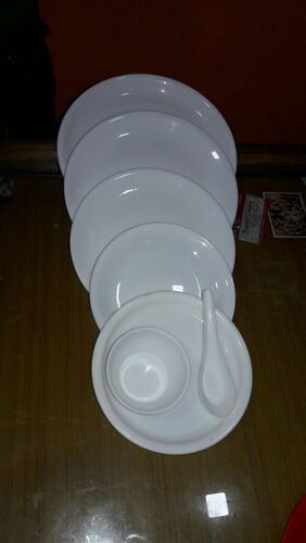 Disposable Environment Friendly And Light Weight Plain Round White Plastic Plate Set