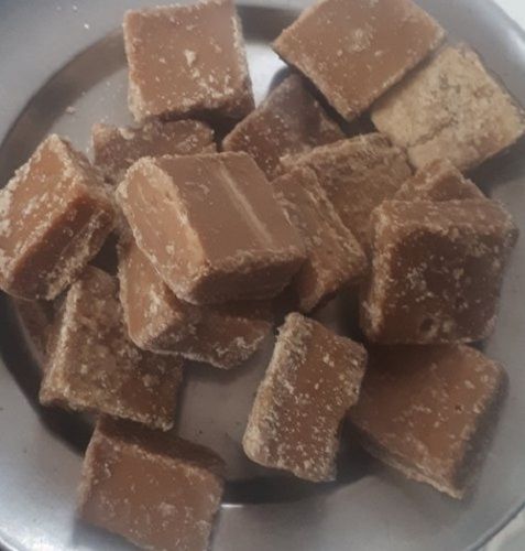 Hygienic Prepared Sweet Healthy Tasty Sugarcane Jaggery Cubes 