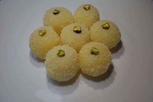 Delicious Sweet Taste Pure And Fresh Desi Ghee Malai Ladu Sweets, 1Kg Pack Carbohydrate: 452  Milligram (Mg)