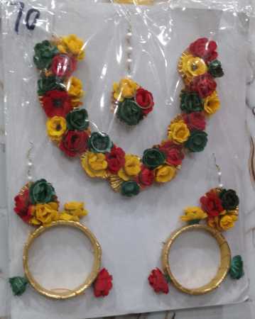 Decorative Multicolour Artificial Flower Haldi Tika Necklace Set for Casual Wear