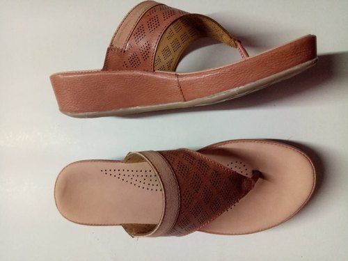 Brown Comfortable And Lightweight Ladies Plain Leather Sandal For Party Wear