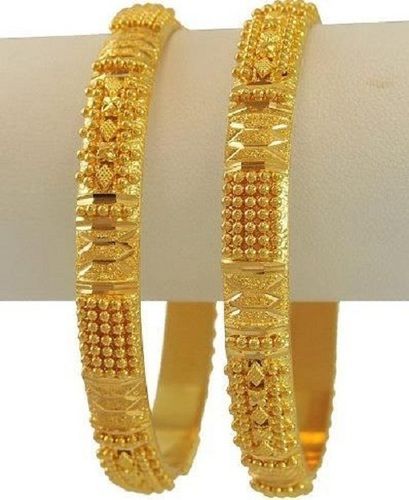 Fashion Women Light Weight Beautiful Stylish Party Wear And Skin Friendly Gold Bangles