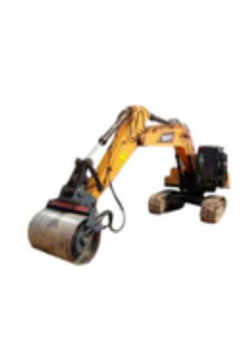 Yellow Slope Vibratory Compactor With 10Ton Capacity And 750 Kg Weight, Amplitude Setting 0.6Mm