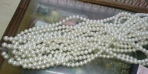 Attractive Smooth Surface Elegant Look Round Freshwater White Pearl Beads