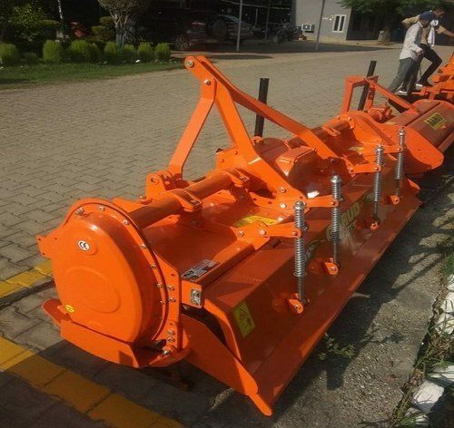 Long Lasting Strong Solid Garud Plus 5 Feet Red Tractor Rotavator For Cultivation
