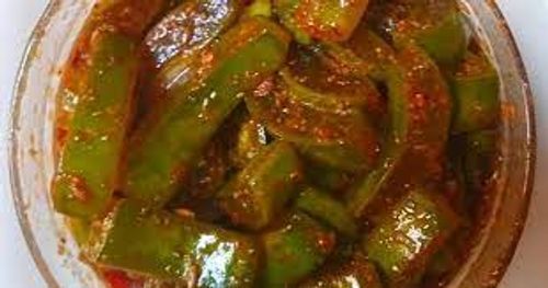 Freshly Chopped Emami Healthy And Tasty Kachi Ghani Mustard Oil Aloe Vera Pickle