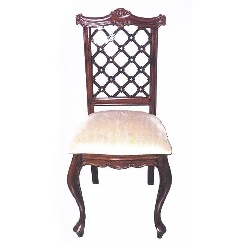  बेहद मुलायम और आरामदायक बैठने के लिए डिज़ाइन की गई भूरी और सफेद लकड़ी की कुर्सियां 