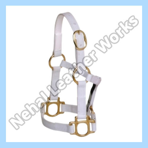 चिकनी और मुलायम बनावट के साथ सादे सफेद रंग के पीवीसी हाल्टर आकार: कोई भी आकार उपलब्ध हैं