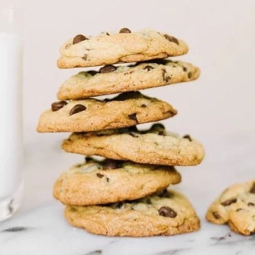 Gluten Free Brown Round Sweet And Tasty Fat 2.5 % Crispy Chocolate Chip Cookies 