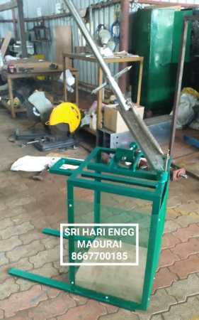 Floor Standing Manual Tender Coconut Cutting Machine For Commercial Use