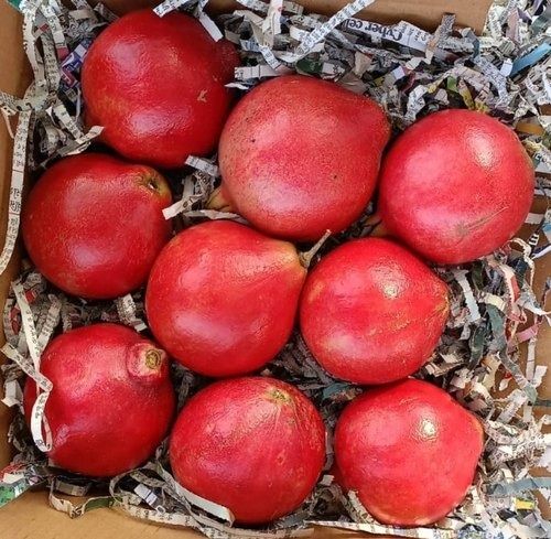 Common Sweet And Juicy Food Grade Open Air Cultivated Red Pomegranate Fruits