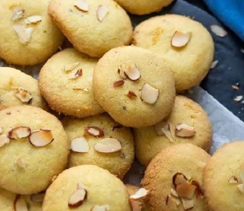 Brown Round Delicious Crispy And Crunchy Sweet Nankhatai Bakery Biscuit