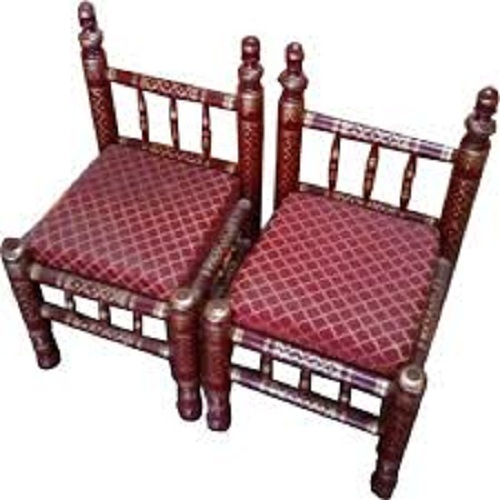 मशीन से बना आरामदायक, साफ करने में आसान भूरी और गुलाबी लकड़ी की कुर्सी