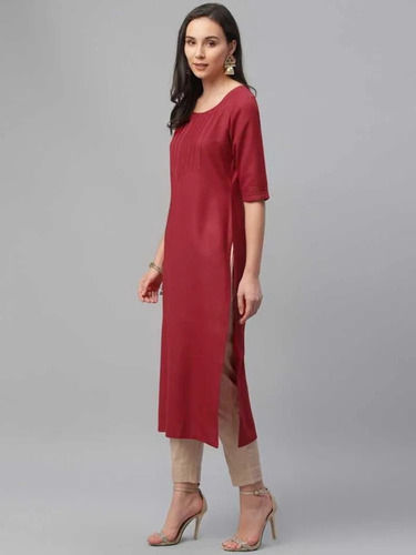 Maroon Colour 3/4 Sleeves Round Neck Designer Ladies Cotton Kurti For Casual Wear Decoration Material: Paint