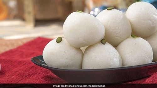 Round Shape Delicious And Tasty Sweet Dessert White Soft Spongy Rasgulla  Carbohydrate: 14.8 Grams (G)