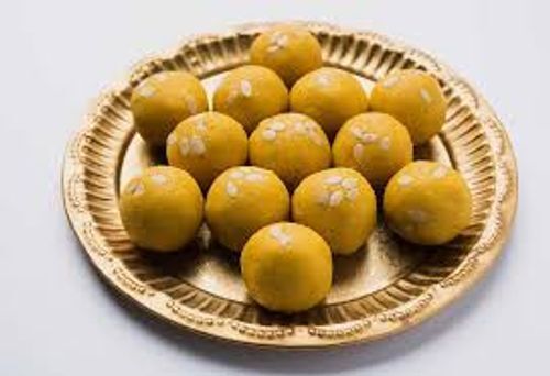 Sweet Soft Smooth Texture Tasty Mixing And Fried Besan Laddu, 1 Kg