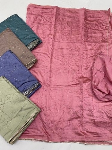 मल्टी कलर फिट और आरामदायक मल्टीकलर कैज़ुअल वियर ब्लाउज पीस के साथ कॉटन सिल्क साड़ी