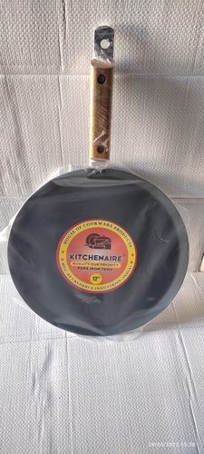 35mm Thickness Black Round Iron Frying Pan With Wooden Handle