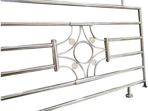 Ruggedly Constructed Weather Resistance Beautiful Design Silver Stainless Steel Balcony Railing
