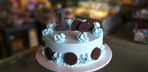 Delicious Mouth Watering Soft Fluffy Tasty And Fresh Yummy Round Oreo Cake 