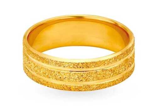 Women Beautiful Sparkling Stylish Round Golden Polish Bangle