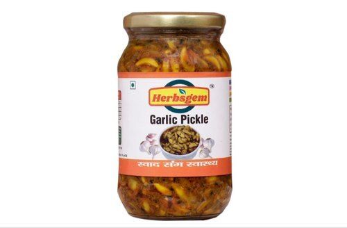 Hygienically Processed Easy To Digest Garlic Pickle With 500-grams Jar Packaging