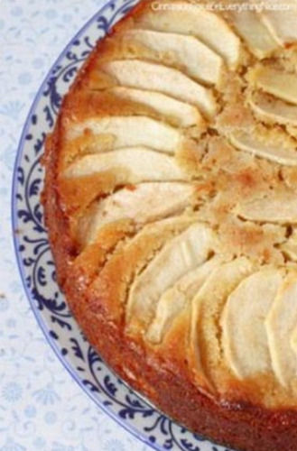 Hygienically Packed And Delicious Sweet Tasty Round Apple Cinnamon Cake