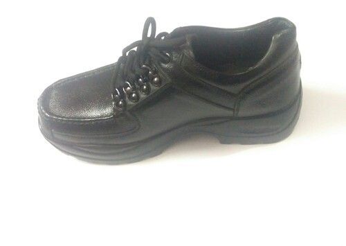 Black Casual Wear Comfortable And Foot Friendly Water Proof Simple Design Woodland Leather Shoes