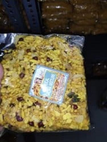 Hygienically Packed Crispy Mouthwatering Tasty Bit Spicy Navratna Mix Namkeen Size: Regular