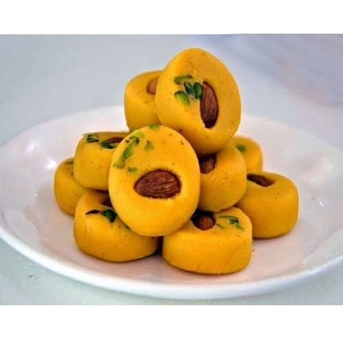  1 किलोग्राम मीठा और स्वादिष्ट स्वादिष्ट गोल पीला सूखा फल केसर पेड़ा 