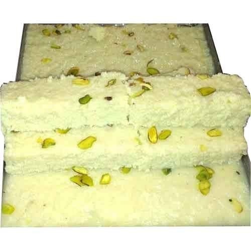 प्रीमियम ग्रेड से भरपूर मलाईदार स्वादिष्ट मीठा स्वाद नरम और ताज़ा खोया बर्फी कार्बोहाइड्रेट: 42 ग्राम (G)