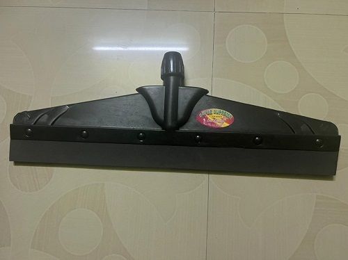 Black Heavy-Duty Plastic Bathroom Wiper, Size Base 18 Inch, 110 Gram Weight  Application: Floor