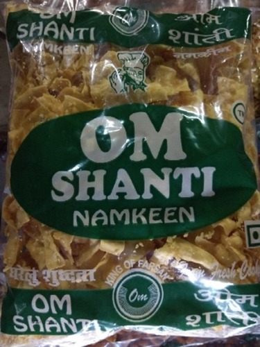 नमकीन जिसमें नमकीन और तीखे स्वाद हैं