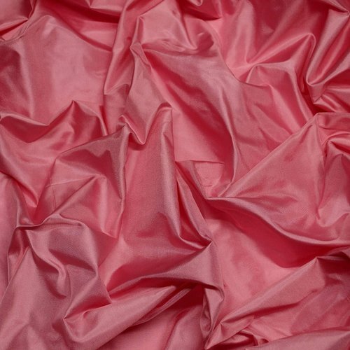 कला और शिल्प बनाने के लिए रोज़ पिंक (गुलाबी) हल्का सांस लेने योग्य मैरून कॉटन सिल्क फ़ैब्रिक