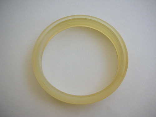 अत्यधिक कुशल हल्का मजबूत और लचीला गोल पीला रबर तेल सील व्यास: 2 इंच (इंच)