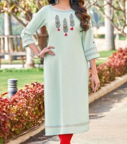 Casual Wear Comfortable And Washable Round Neck Cotton Embroidered Kurti For Ladies  Bust Size: 35-36 Inch (In)