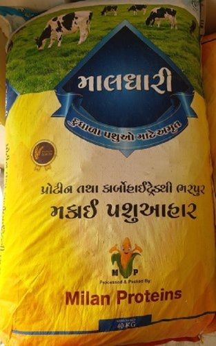 Highly Nutritious Energy Booster Digestion Promotor Dried Brown Maize Cattel Feed Application: Water