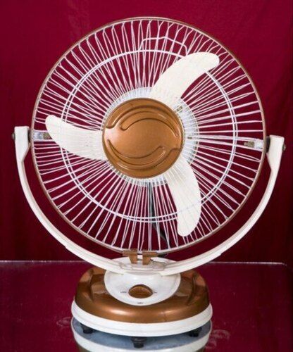 2600 Rpm Speed White And Golden Colour Electric Table Fan 300 Mm Swipe Size Blade Material: Aluminum