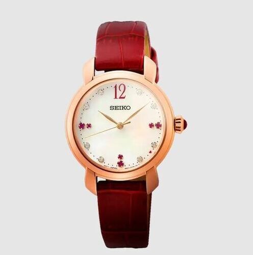 Golden Round Dial With Maroon Strap Stylish And Trendy Ladies Wrist Watch  Gender: Women