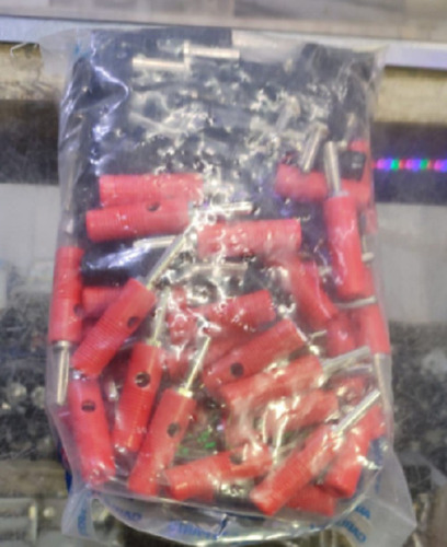 4 mm आयाम स्टेनलेस स्टील और प्लास्टिक सामग्री सिंगल पिन काला और लाल केले का प्लास्टिक कनेक्टर कठोरता: कठोर